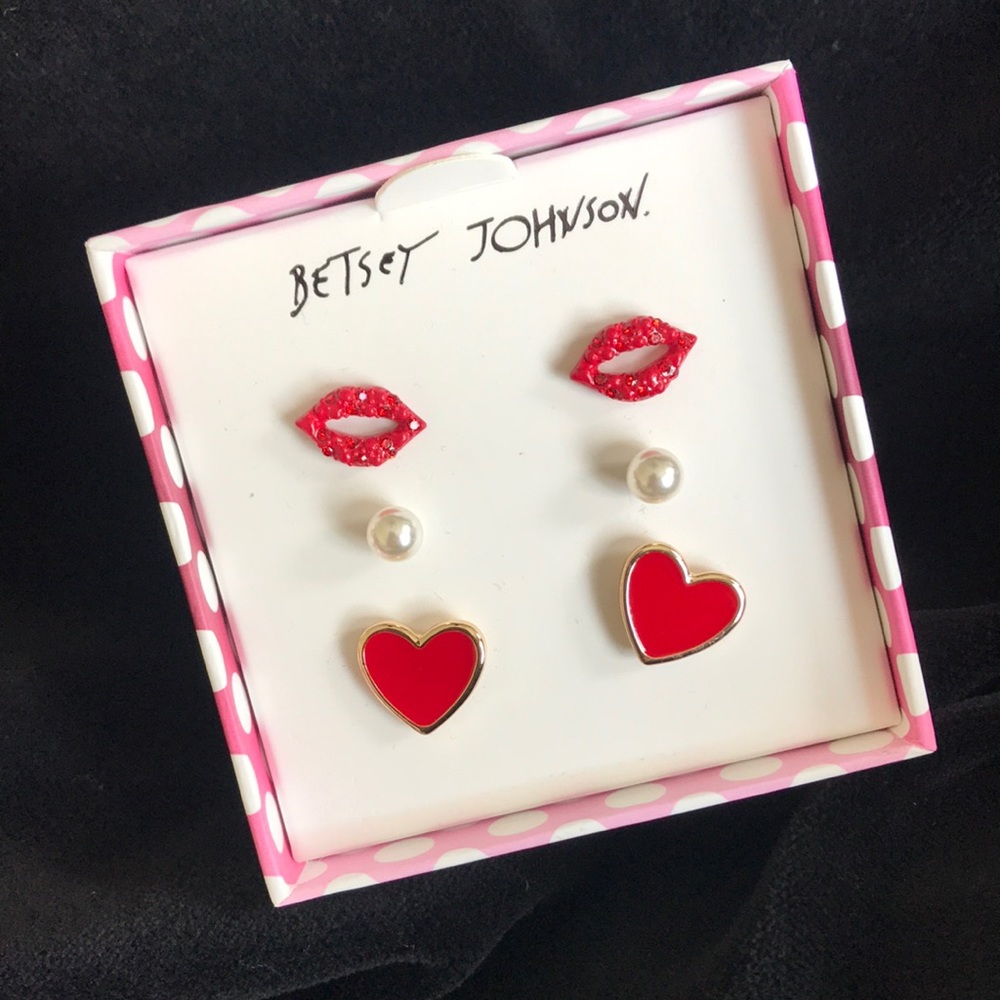 💝Betsey Johnson set of three glam earrings NWT